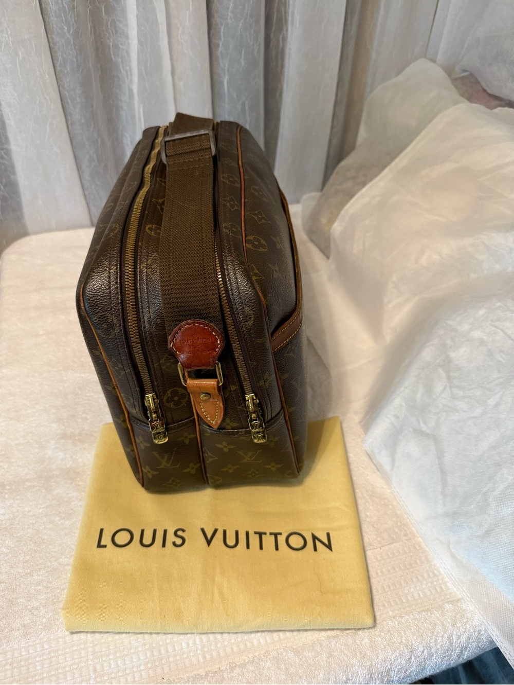 Louis Vuitton Vintage Signature Monogram Canvas Unisex Messenger Reporter GM Bag - Picture 6 of 10